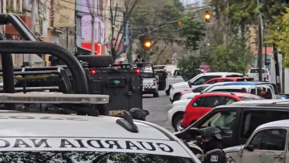 Auto blindado transporta cuerpo de 'El Mencho' a la FEMDO, CdMx