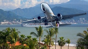 La ola de violencia en Jalisco obligó a suspender vuelos hacia y desde Puerto Vallarta, afectando a viajeros este 22 de febrero.