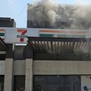 Empleado de 7-Eleven relata amenazas, incendio y evacuación durante reacciones en Jalisco tras el abatimiento de El Mencho, que desataron bloqueos y ataques.