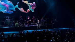 Vilma Palma e Vampiros cantando en Monterrey.