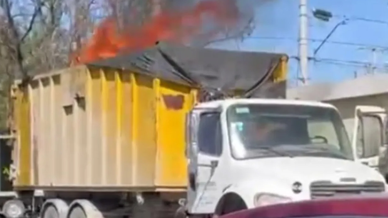 Un segundo camión fue reportado incendiado en el municipio de Apodaca.