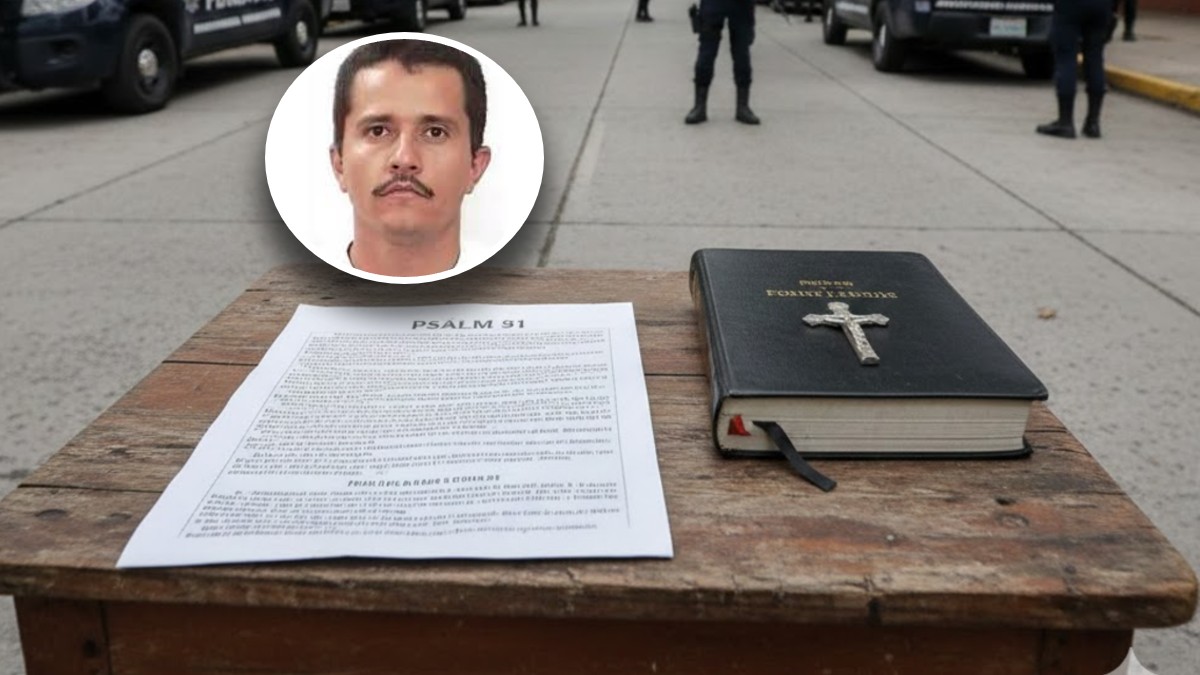 Artículos religiosos encontrados entre las pertenencias del líder criminal.