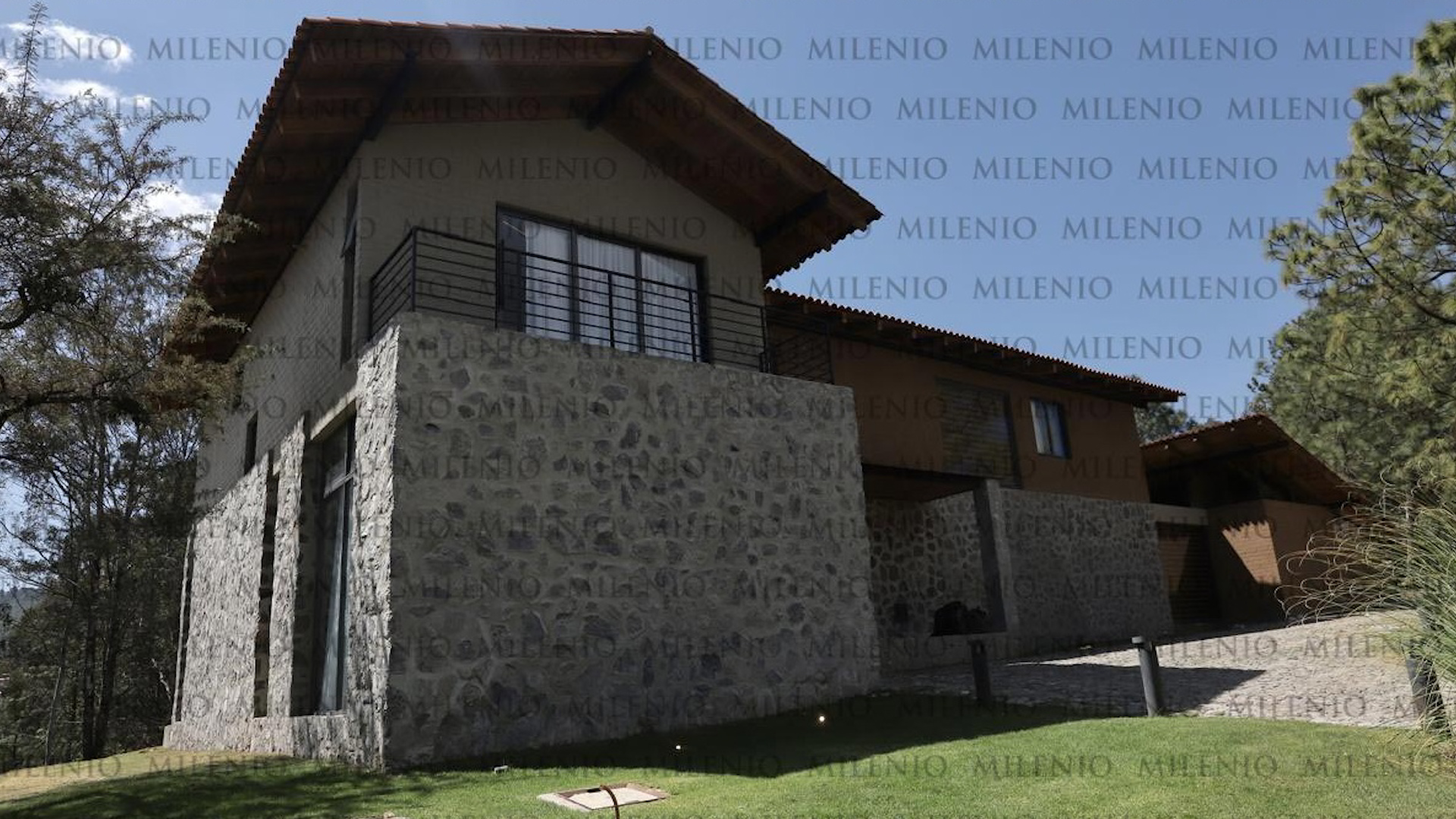 La investigación revela que Nemesio Oseguera no vivía en el monte, sino en una propiedad de lujo con acabados de madera fina y alta seguridad.