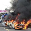 Auto incendiado