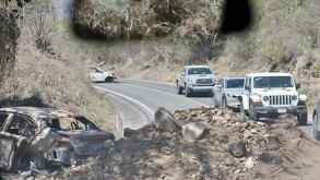 Aspectos de autos y camiones calcinados por la carretera libre a municipio de Tapalpa tras muerte de 'El Mencho'.