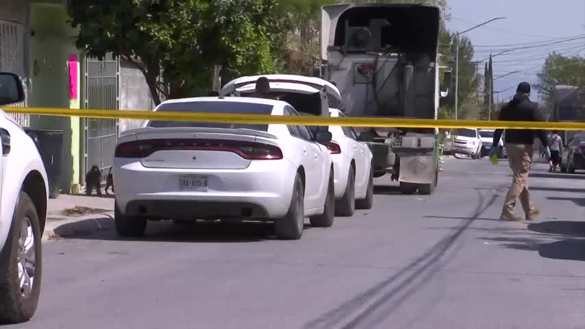 Agentes ministeriales catearon una vivienda en la colonia Alianza Real, en Escobedo, en busca de un padre y su hijo señalados por la muerte de un joven de 19 añ