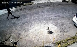 Menor corriendo en calle