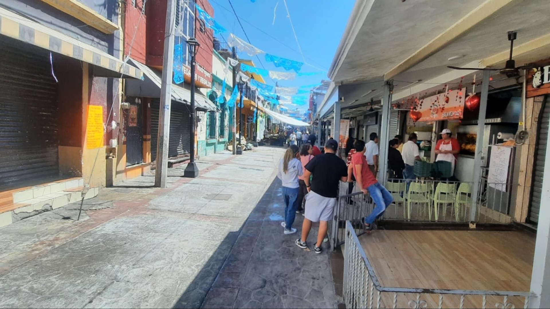 Pese a los daños en comercios como Soriana y Smart Fit, la ciudad intenta retomar la normalidad.