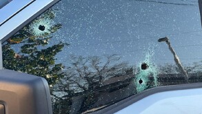 Patrullas de la Policía de Zapopan quedaron con impactos de bala tras el ataque armado.