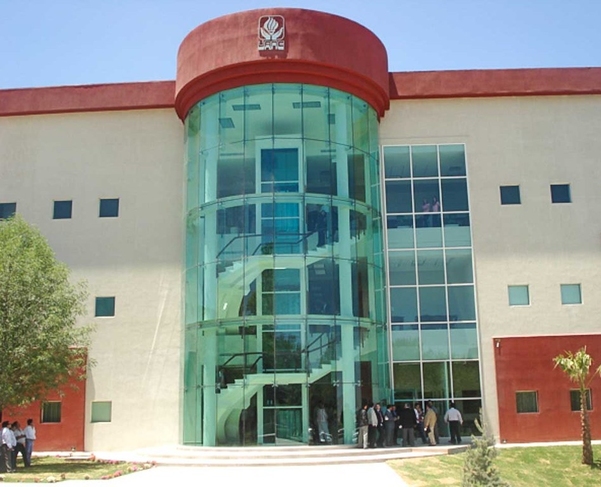 No se informa sobre la suspensión de actividades este viernes, sino que se da a conocer que la comunidad estudiantil deberá estar atenta a cualquier información.