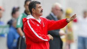 Ricardo 'Tuca' Ferretti dirigiendo al Toluca en 2004.