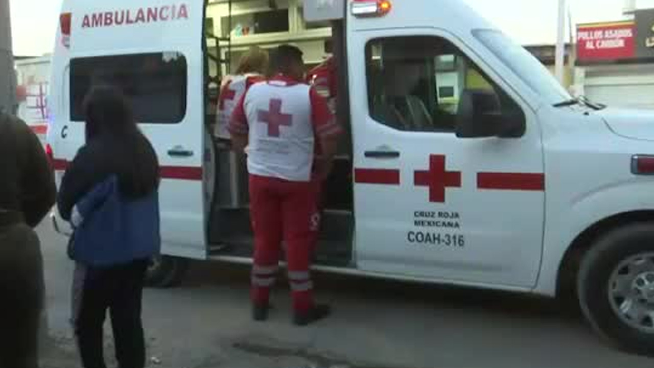 La fuerza del choque frontal fue suficiente para que se activaran los sistemas de seguridad pasiva del vehículo.