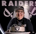 Bárbara Estrada fue elegida por la NFL como la Fan Internacional del Año, por su gran apoyo a Las Vegas Raiders desde los años 70's y desde México.