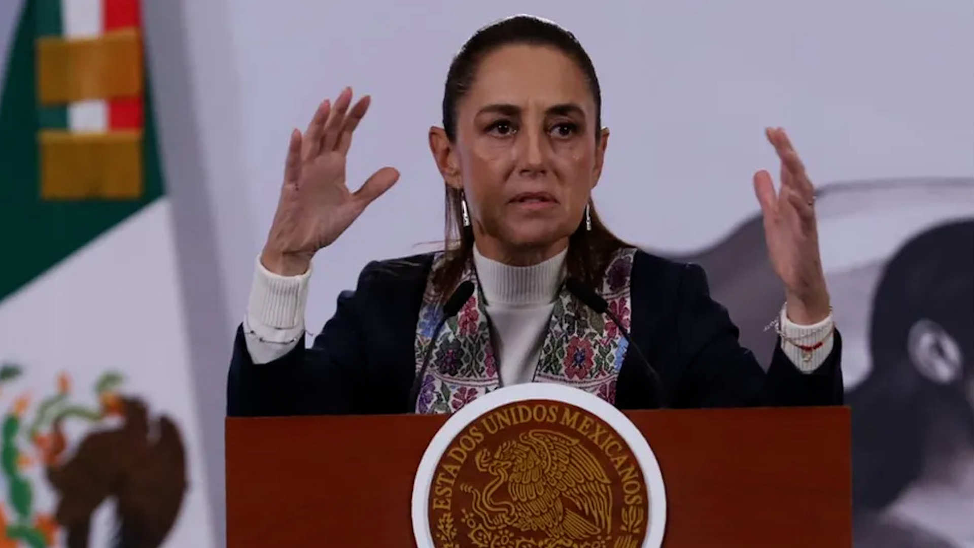 Claudia Sheinbaum anuncia reforma electoral que elimina listas de plurinominales y obliga a los candidatos a buscar el voto popular.