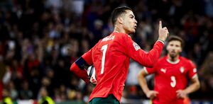 Cristiano Ronaldo festejando un gol con Portugal.