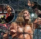 Edge celebrando su campeonato mundial pensado ganado en No Way Out 2009.