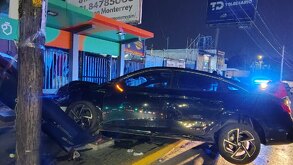 Atropello de hombre en parada de camión en Guadalupe.