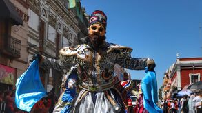 Cuadrillas de huehues de Xonaca cancelan el carnaval por temor a los disturbios que haya por la muerte de 'El Mencho'.