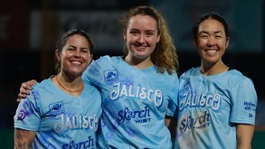 Natalie Widman, Nicola Simpson y Janet Leung