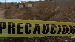 En el sitio, una mujer policía, integrante de las Fuerzas de Seguridad Pública del Estado, fue atendida por paramédicos y posteriormente trasladada.