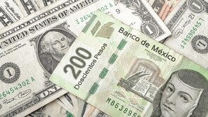 Dólares estadounidenses y pesos este viernes 27 de febrero 2026.