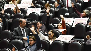 Cámara de Diputados aprobando la reforma para la reducción de la jornada laboral a 40 horas en México.