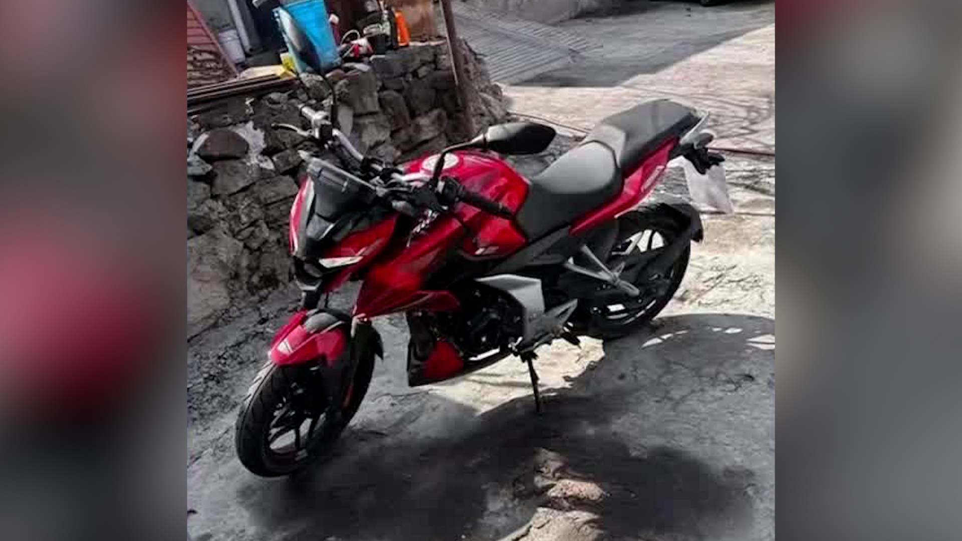 El delincuente rompió el seguro del volante para llevarse el vehículo. Buscan al responsable.