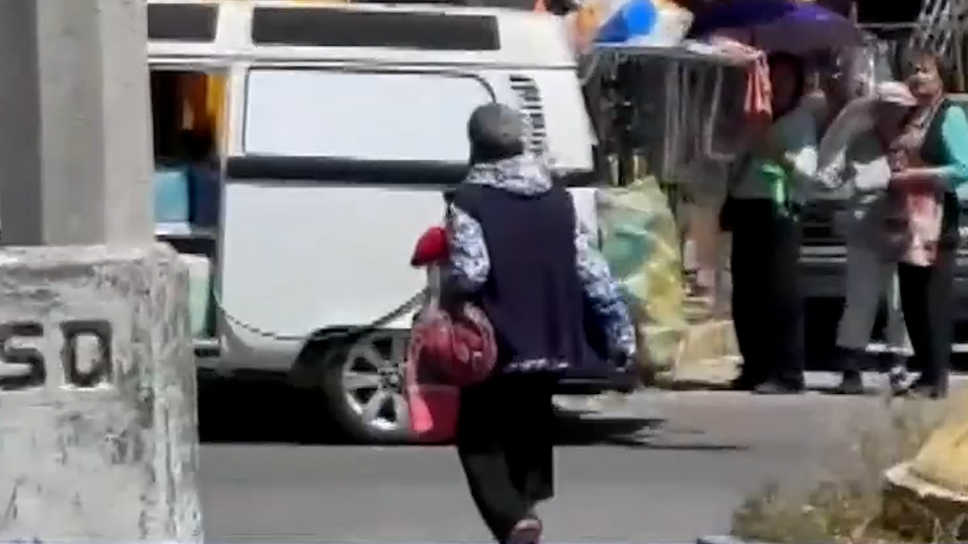 Aunque el Ayuntamiento de Ecatepec la llevó a un albergue, fue regresada a su casa por no tener un familiar responsable.