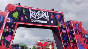 Personas en el festival Resuena Dos Equis en Foro Cholula