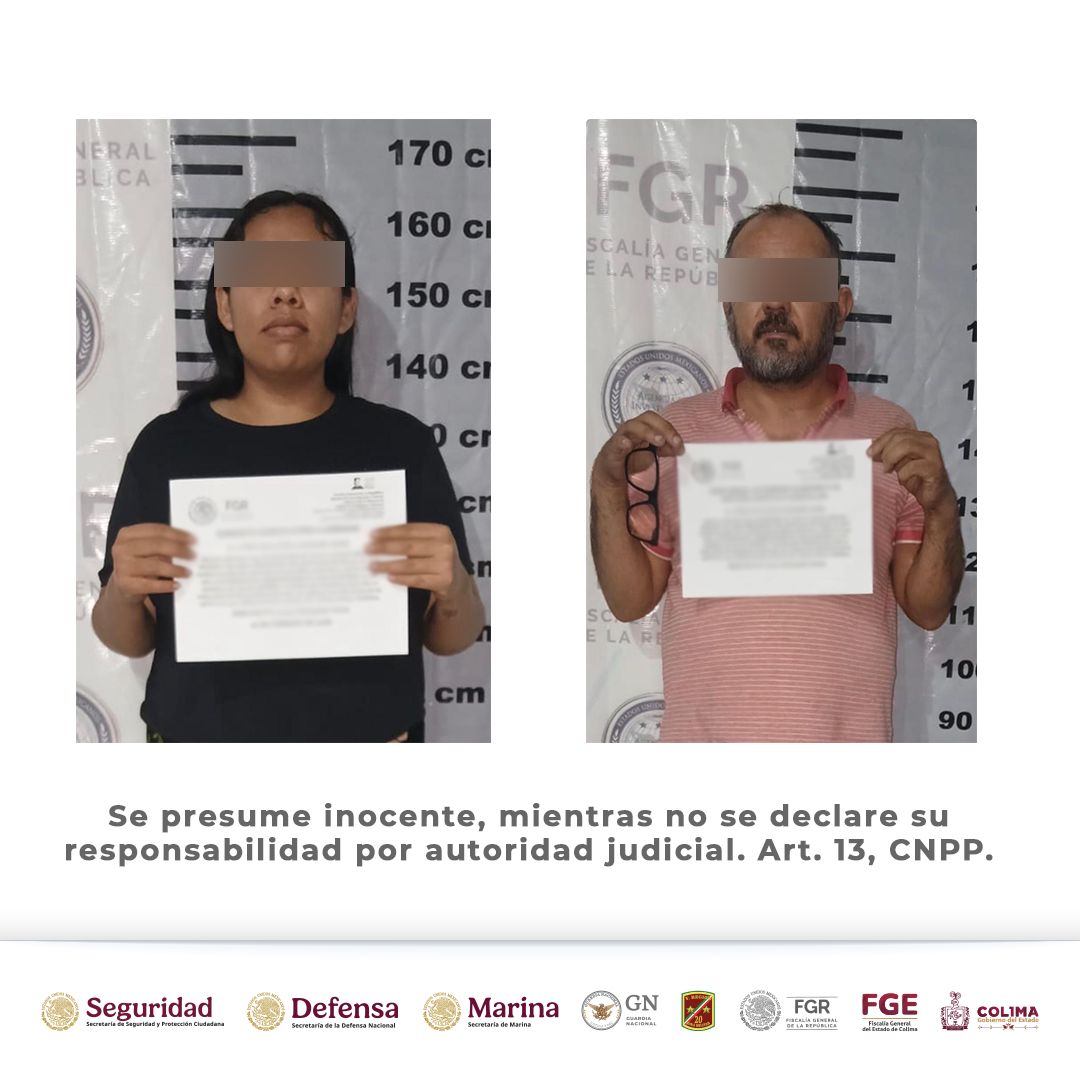 A la izquierda: Samanta Sarahí N. A la izquierda: Arturo N alias El Salsas. Ambos con los ojos censurados por un recuadro borroso y sosteniendo una hoja blanca