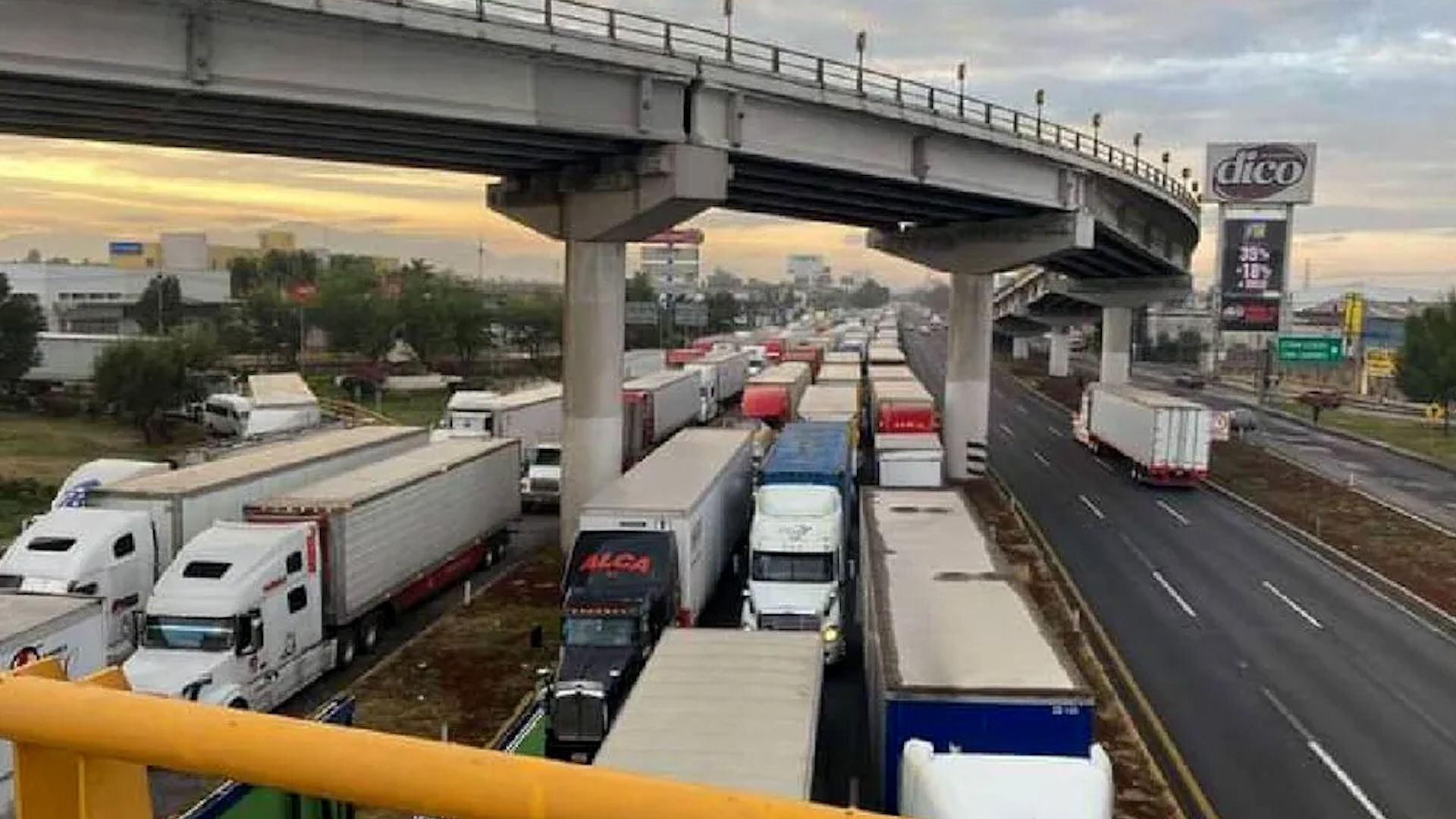 La congestión vial de la Ciudad de México equivale a siete días y 16 horas atrapados en el tráfico.