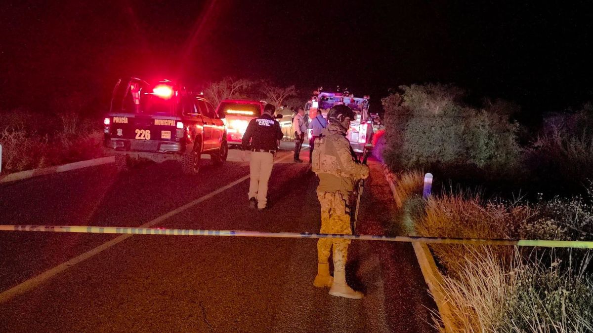 Sonora autoridades atendiendo un reporte de incendio.