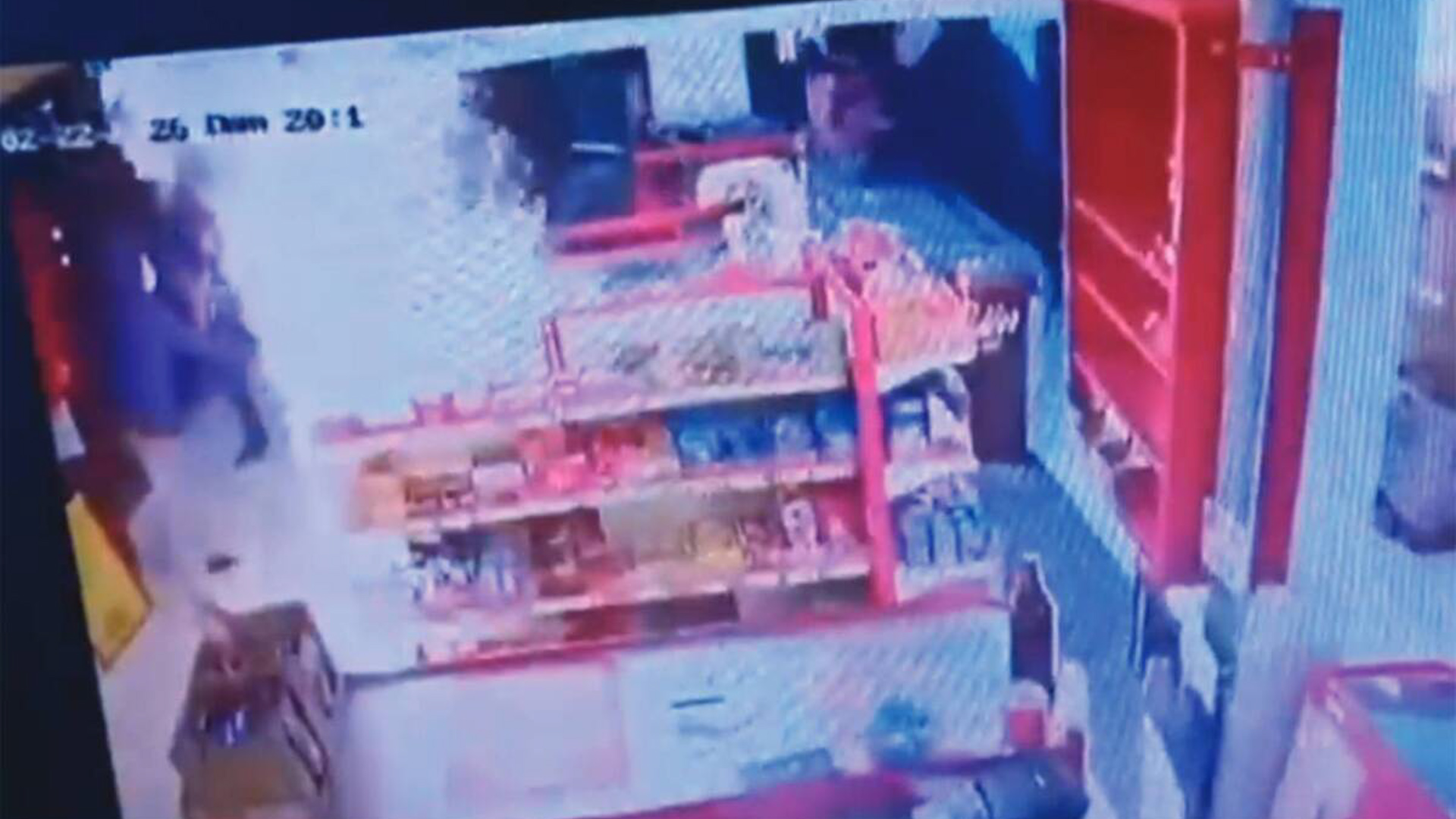 Mientras la tienda operó con normalidad tras el ataque, la familia vive en vela exigiendo justicia y la captura de los culpables.