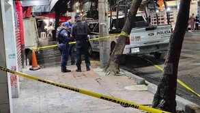 Policías capitalinos llegaron a las calles Poniente 75 y Sur 128, en la colonia América, alcaldía Miguel Hidalgo, tras la balacera en la que un hombre murió.