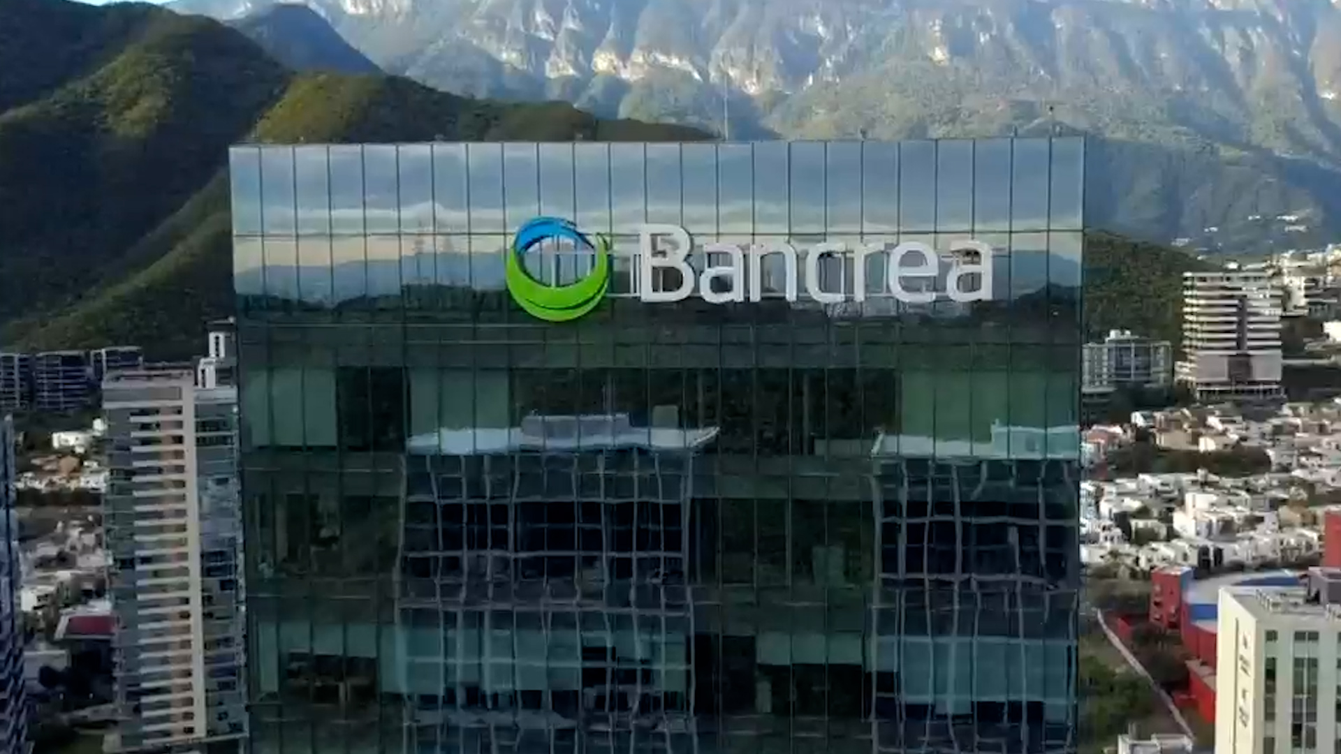 Para 2026, proyectan un crecimiento del 20% en activos y utilidades mediante su concepto de 'Banca Cálida', enfocado en la empatía con el empresario.