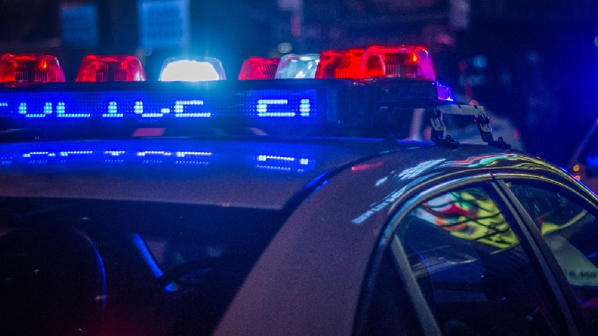 Sirena de patrulla en color azul, rojo y blanco