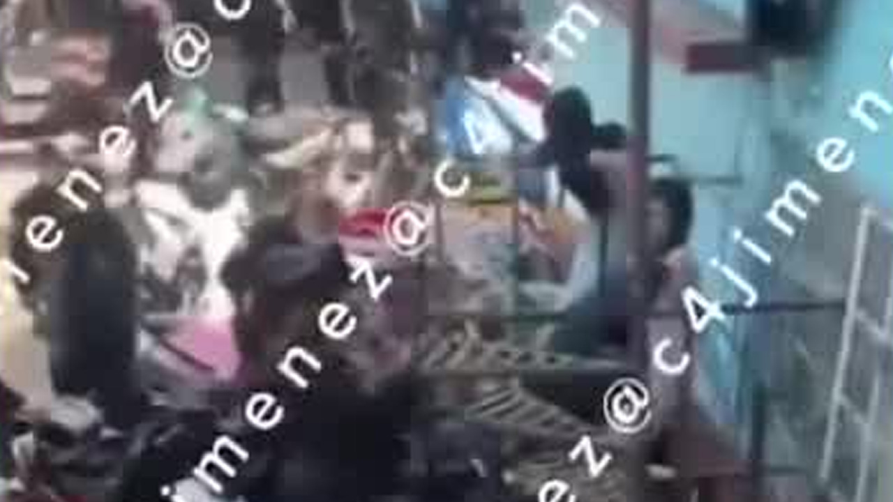 Familiares de presuntos integrantes de Los Fortis agredieron a policías durante un operativo en una vecindad de Tepito, en la Cuauhtémoc.