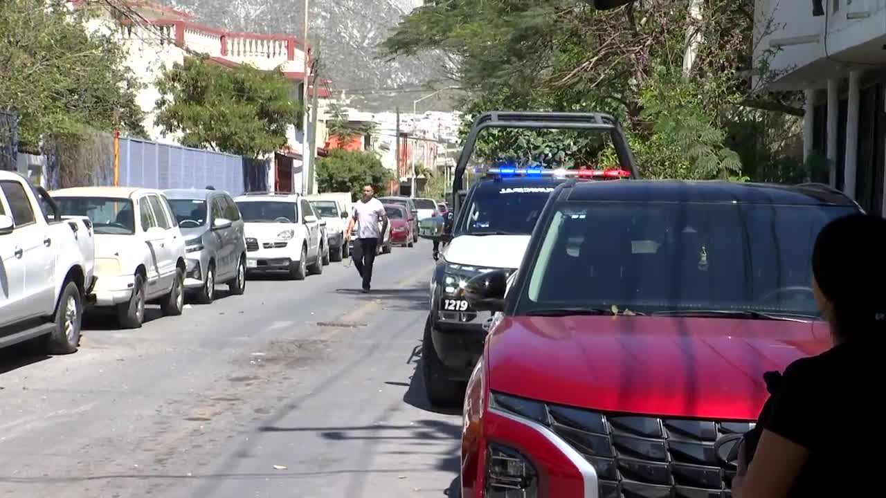 Un menor de edad resultó herido tras recibir un impacto de arma de postas dentro de una escuela primaria en Santa Catarina.