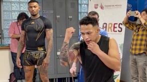 Ronaldo el Lazy Boy durante la clase de box y mma junto a Michael Morales.