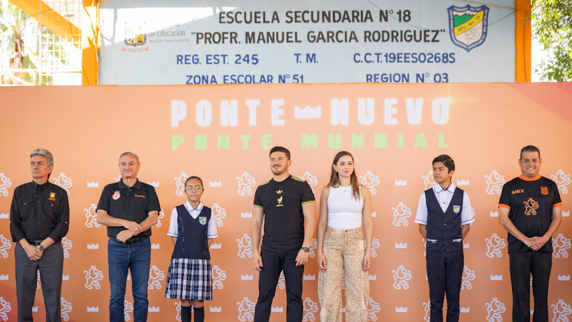 Durante el evento, autoridades estatales, municipales, educativas, docentes, estudiantes y padres de familia atestiguaron la entrega de este nuevo espacio.