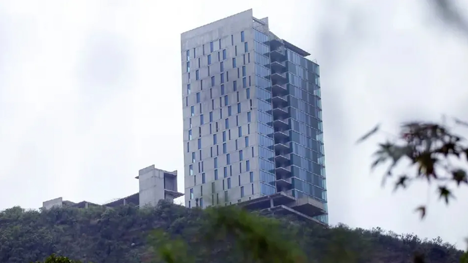 Exfuncionario de San Pedro enfrentará juicio por presunto desacato judicial y daños millonarios al proyecto Torres Ysabella.