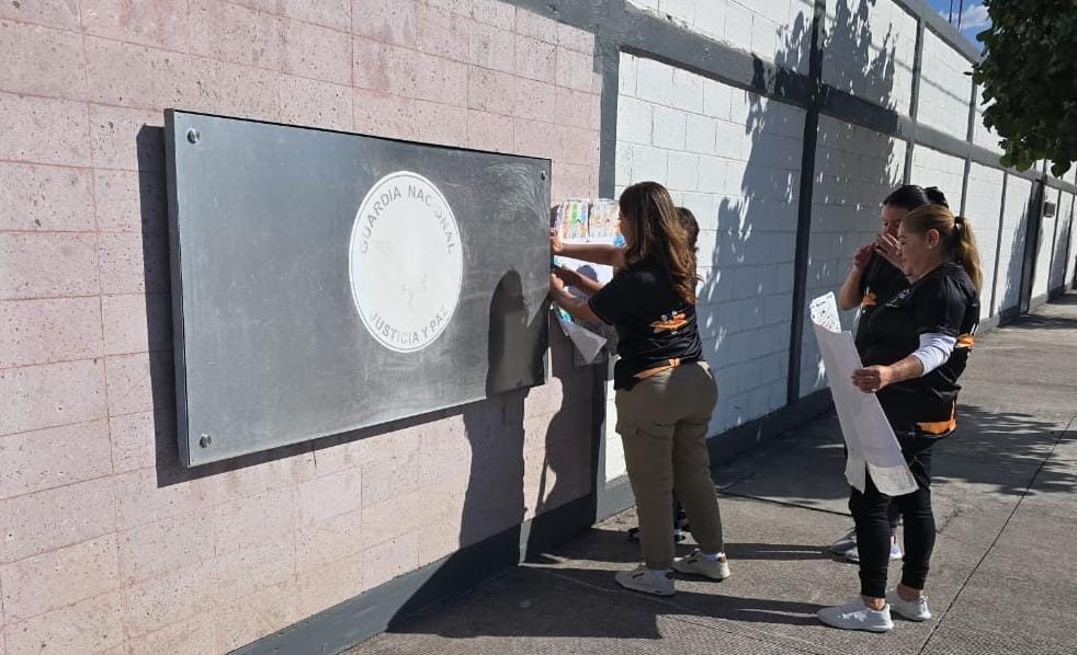 Con dibujos, niños y madres agradecen a la Guardia Nacional en Michoacán.