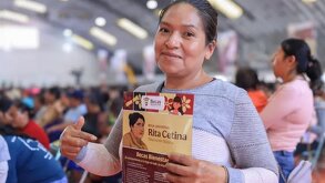 Entrega de tarjetas beca Rita Cetina