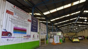 Verificentro del Edomex con vehículos formados, tras el aumento de la multa por verificación extemporánea