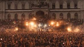 La Castañeda dando un concierto en el Zócalo de la Ciudad de México.
