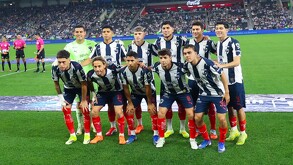 Jugadores de Rayados previo al encuentro contra Cruz Azul.