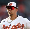 Ramón Urías, beisbolista mexicano con la indumentaria de los Orioles.