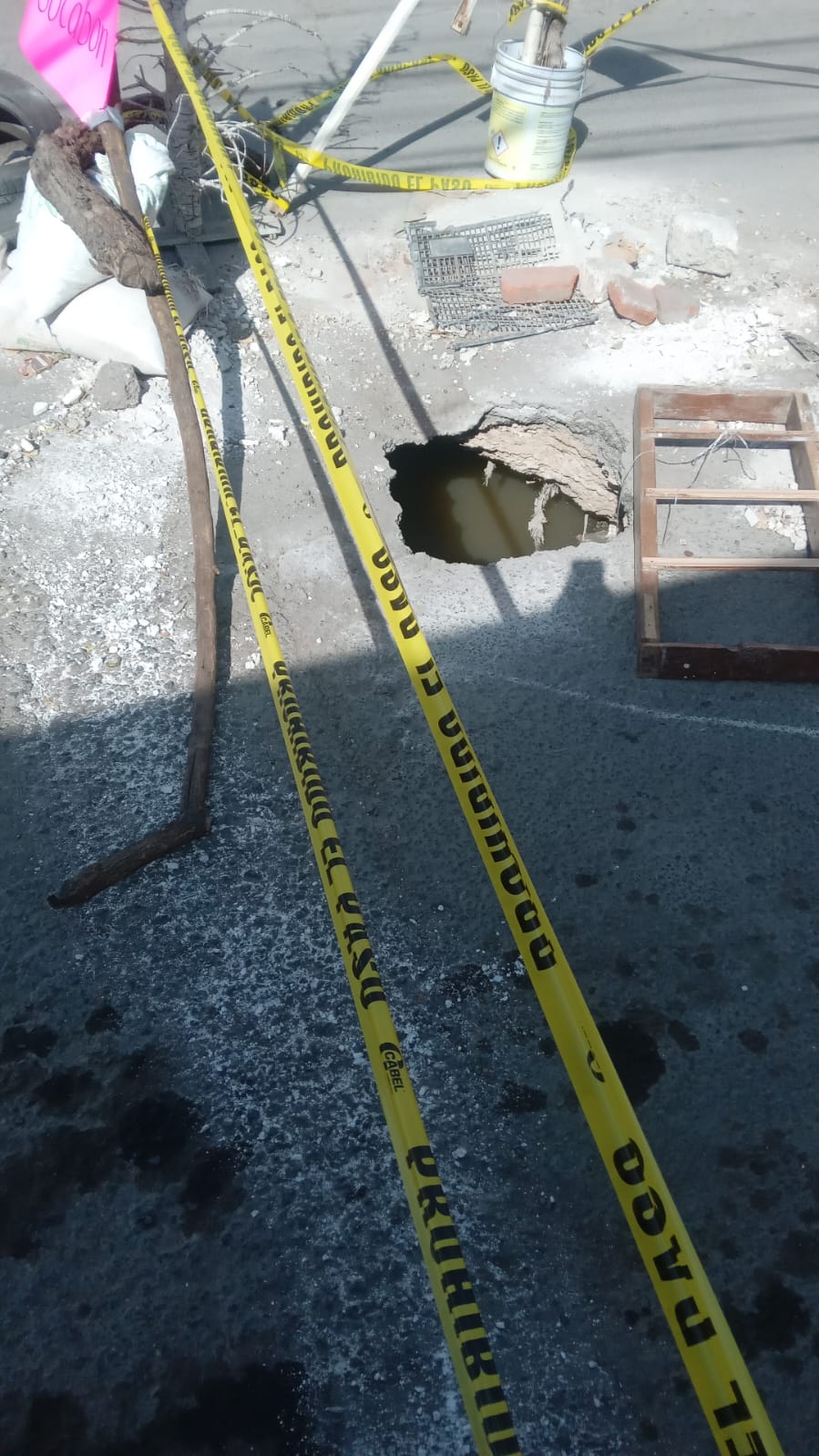 Socavón en la colonia Miguel Hidalgo de Ecatepec