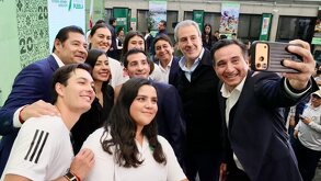 alejandro armenta, romel pacheco, matías grande, alejandra valencia y ángela ruiz en el anuncio copa del mundo de tiro con arco puebla 2026