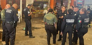 Policías de Torreón en Mercado Alianza
